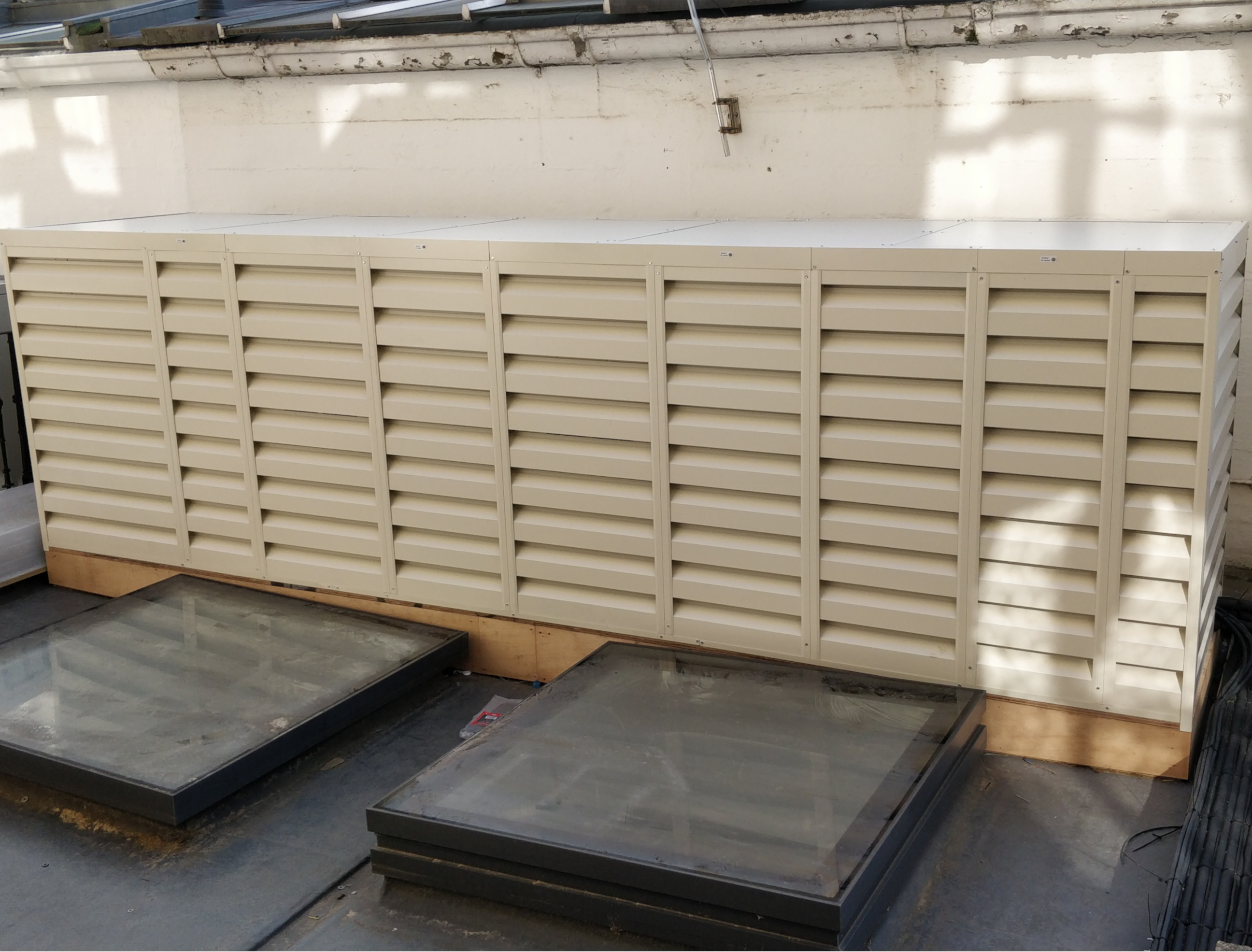 Polyester powder-coated enclosure